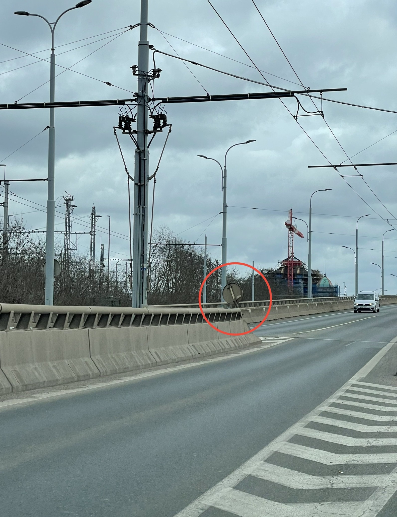 poškozená značka
