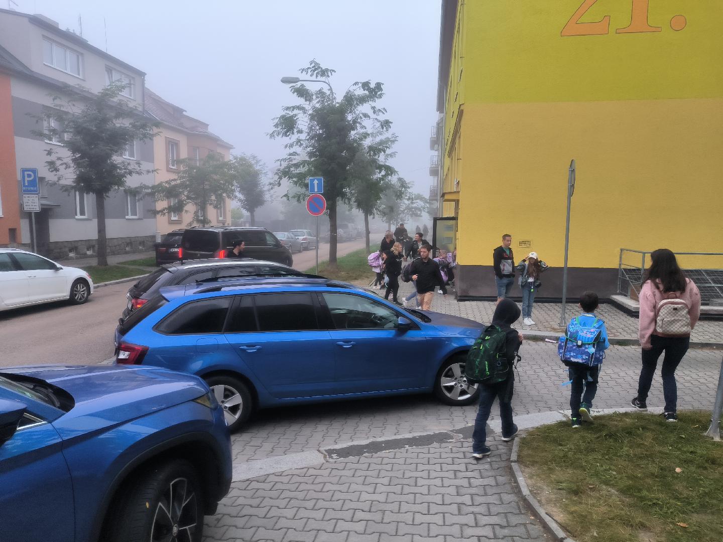 parkování x škola